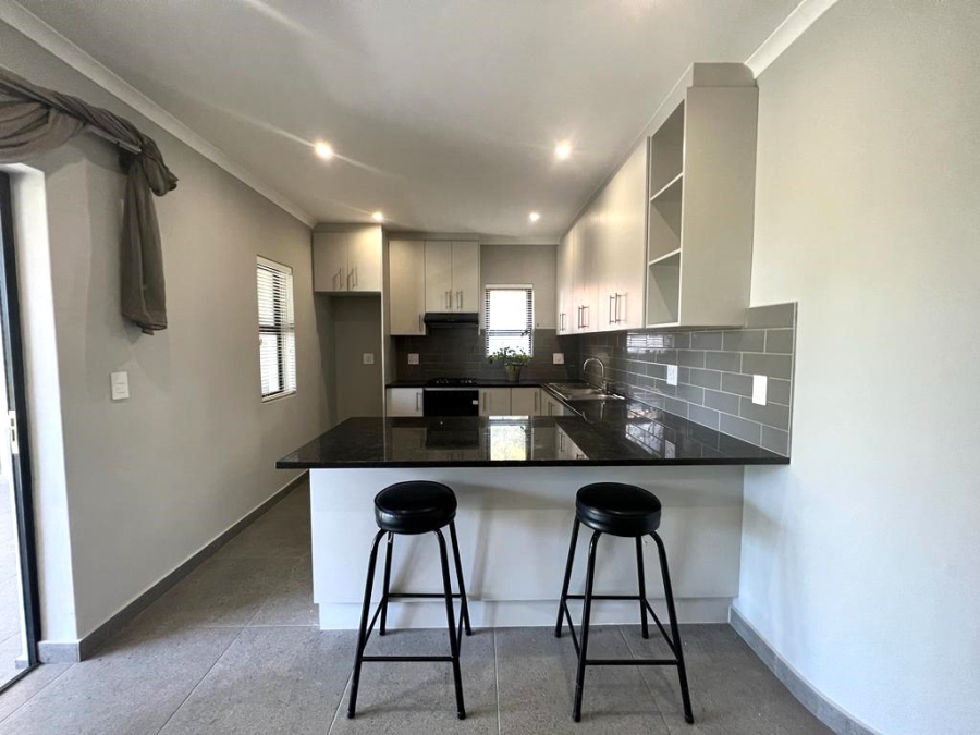 To Let 2 Bedroom Property for Rent in Royal Ascot Western Cape